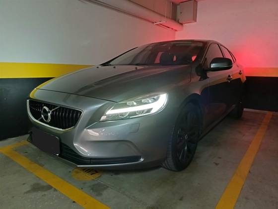 VOLVO V40 2.0 T4 MOMENTUM GASOLINA 4P AUTOMÁTICO